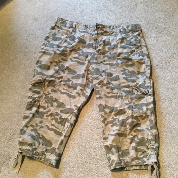 Merona Pants - Camo Cargo Capri Pant